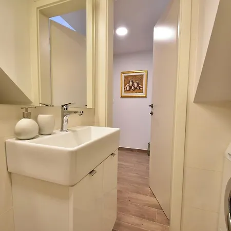 Mandika - One Bedroom * Split