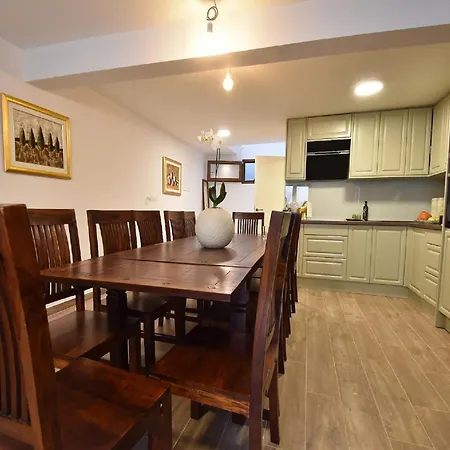 Mandika - One Bedroom Апартаменты