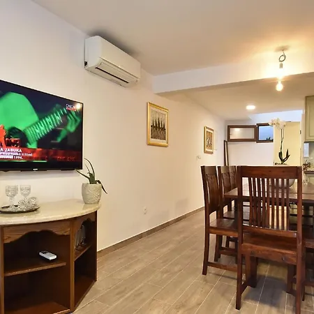 Mandika - One Bedroom